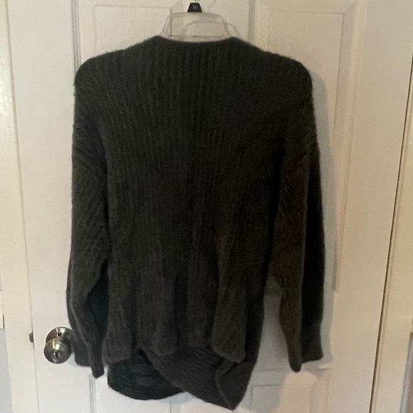 Urban Outfitters - Fuzzy Gray Wrap Sweater - Size Large - Picture 5 of 8